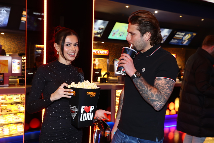 FOTO: Natalia Al-Imam si dala popcorn. – stránka 1