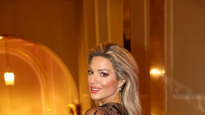 FOTO: Eva Perkausová nám ukázala šaty ze všech stran.