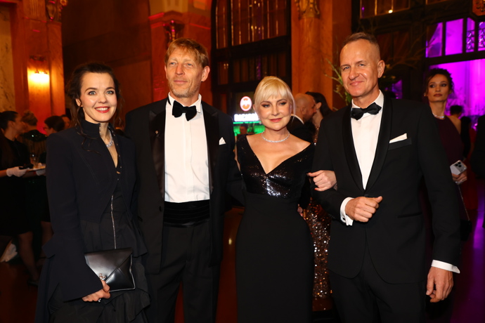 FOTO: Karel Janeček s Lilií a Barbarou Nesvadbovou. – stránka 4