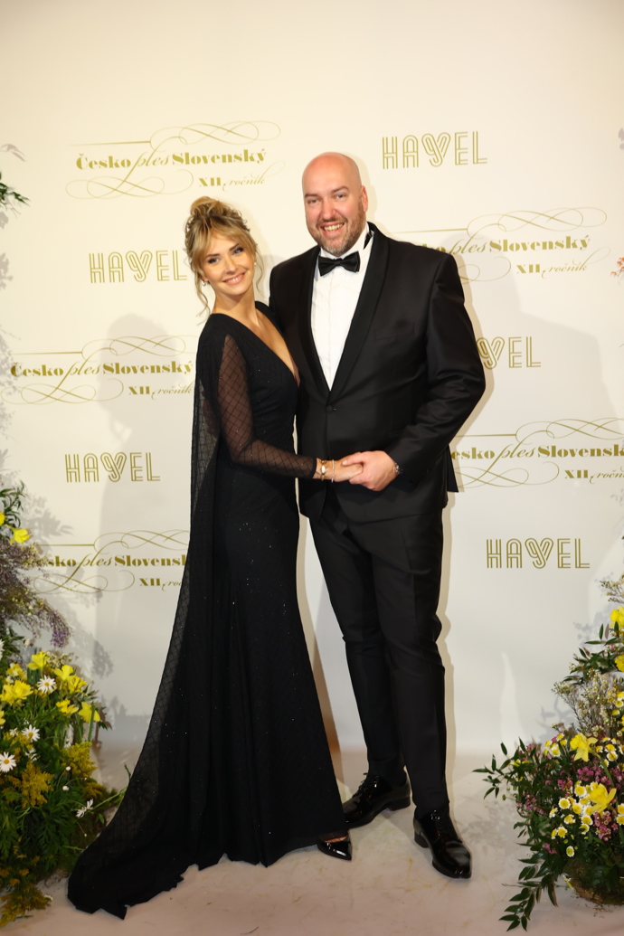FOTO: Ondřej Slanina dorazil na Česko-Slovenský ples po boku své partnerky.