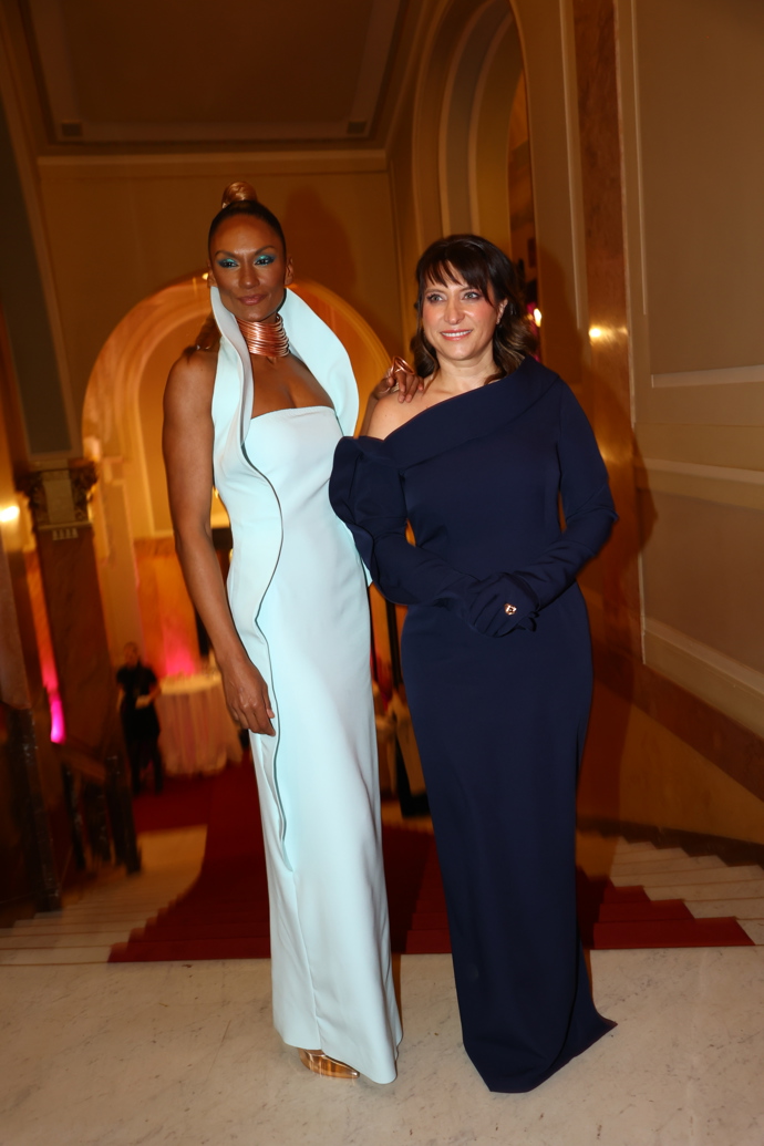 FOTO: Lejla Abbasová po boku návrhářky Martiny Pipkové Loudové. – stránka 73