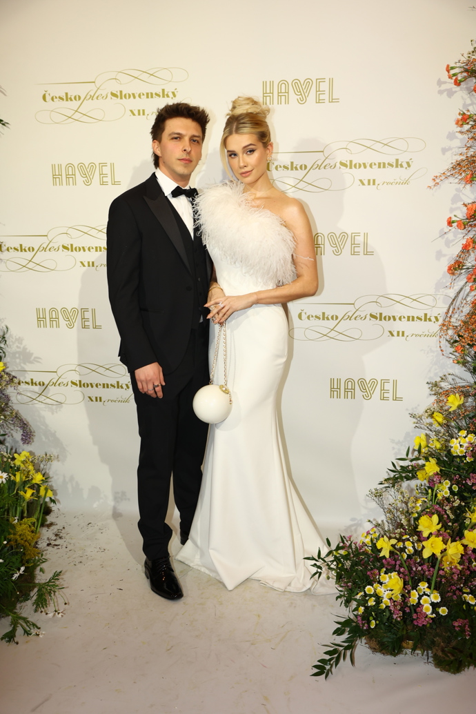 FOTO: Justýna Zedníková s přítelem. – stránka 96