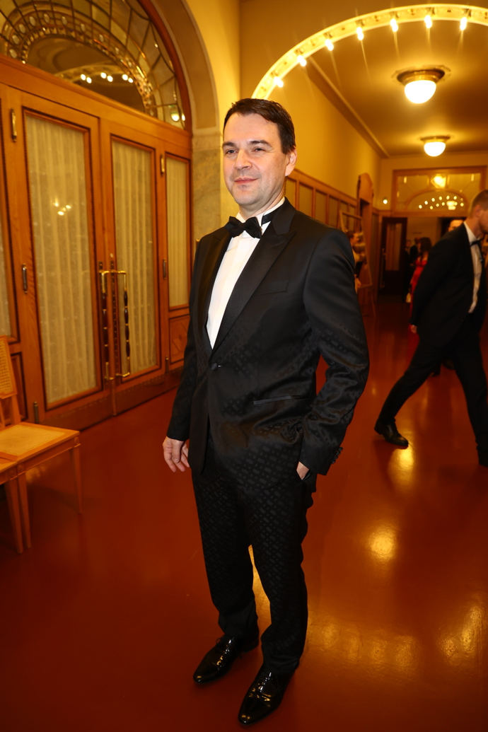 FOTO: Česko-Slovenský ples si nenechal ujít ministr Petr Macinka. – stránka 50