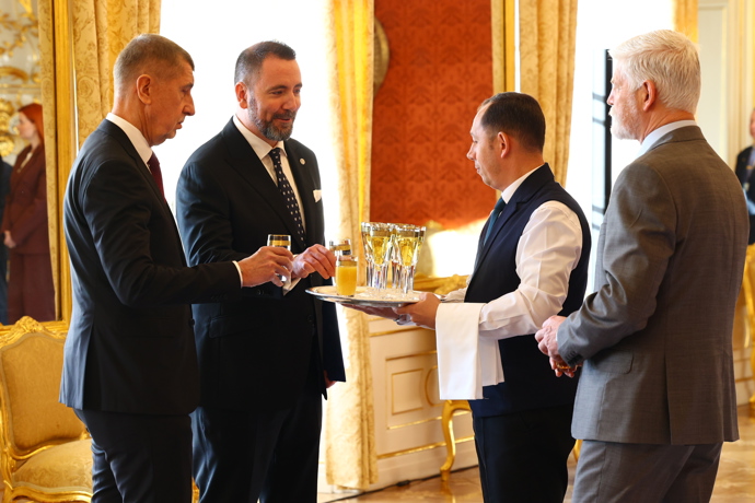 FOTO: Prezidnet jmenoval ministrem Igora Červeného. – stránka 4