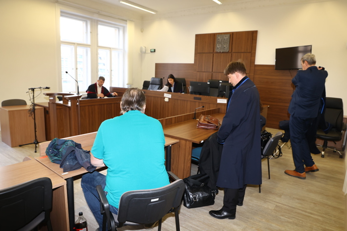 FOTO: Petr Malý byl vyslýchán u soudu. – stránka 3