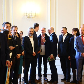 Příznivci Ukrajiny na Pražském Hradě.