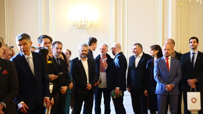 FOTO: Příznivci Ukrajiny na Pražském Hradě.