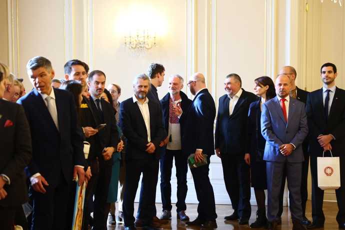 FOTO: Příznivci Ukrajiny na Pražském Hradě. – stránka 13