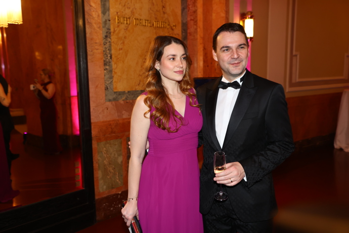 FOTO: Petr Macinka si nenechal ujít Česko-Slovenský ples. – stránka 36