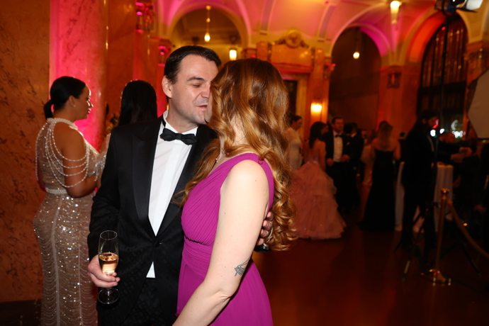 FOTO: Petr Macinka se tulil ke své manželce. – stránka 32