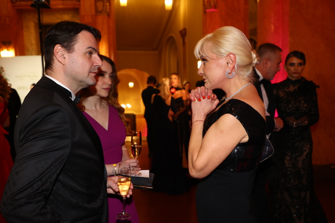 FOTO: Petr Macinka si nenechal ujít Česko-Slovenský ples. – stránka 29