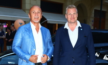 Filip Turek a Richard Chlad dorazili v luxusních vozech značky Bugatti a na pár minut zablokovali dopravu před FU klubem.