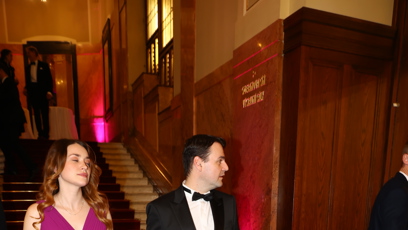 FOTO: Petr Macinka odchází ze Česko-Slovenského plesu.