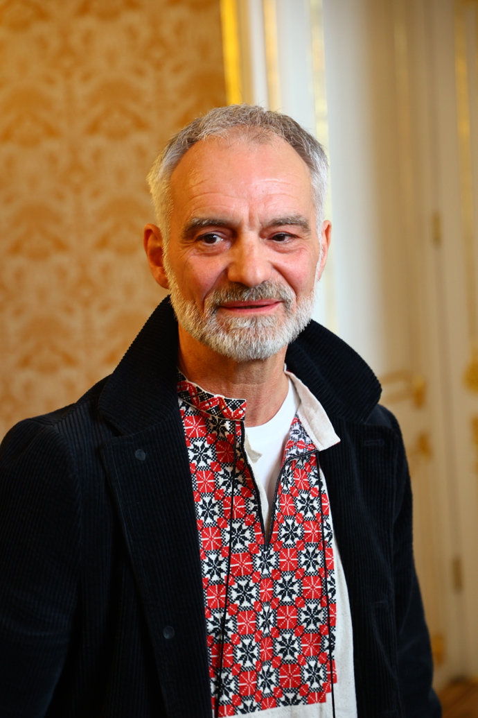 FOTO: Ivan Trojan v ukrajinském oblečení. – stránka 1