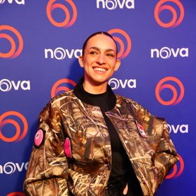 Vysmátá Samantha Prachařová.