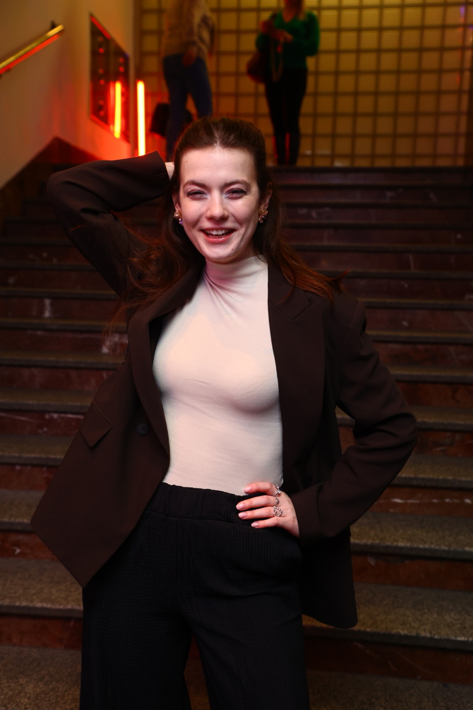 FOTO: Herečka Sára Korbelová. – stránka 1