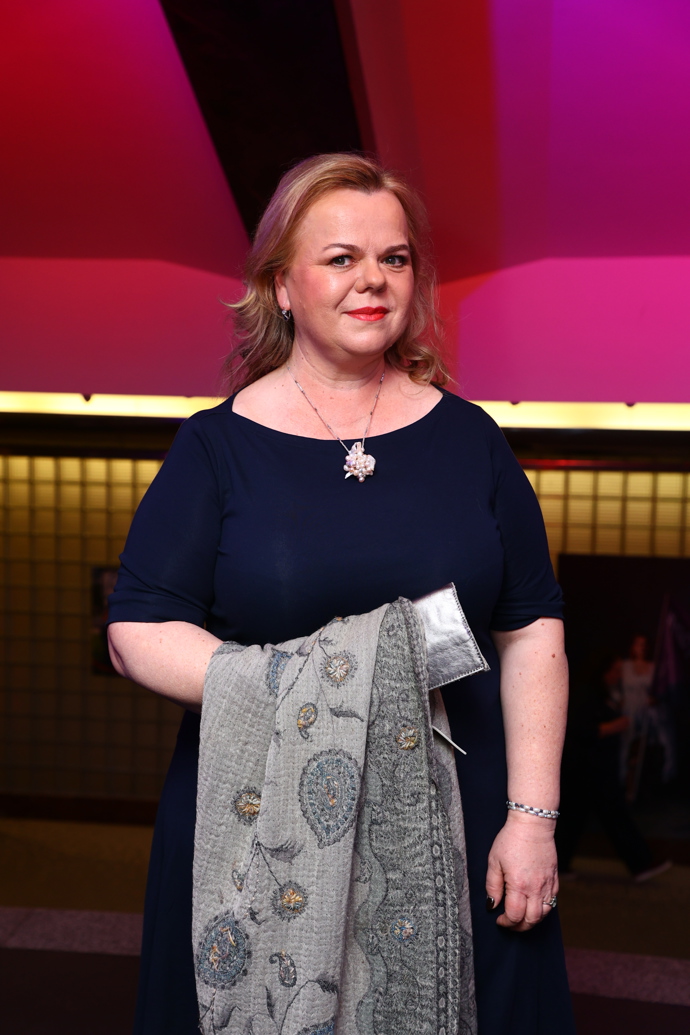 FOTO: Sabina Remundová na slavnostním promítání prvních dvou dílů seriálu Buldok z Poděbrad. – stránka 26