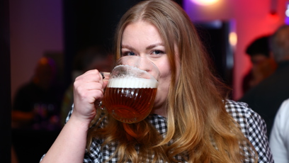 FOTO: Na premiéře nebyla nouze o pivo.