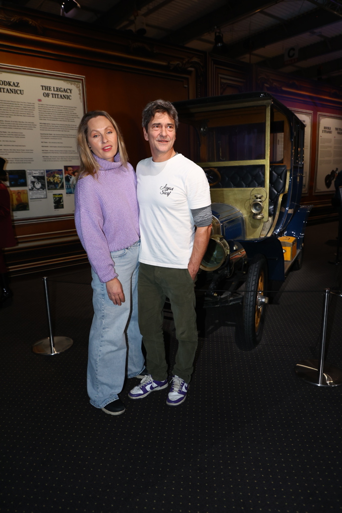 FOTO: Saša Rašilov vyvedl krásnou manželku. – stránka 2