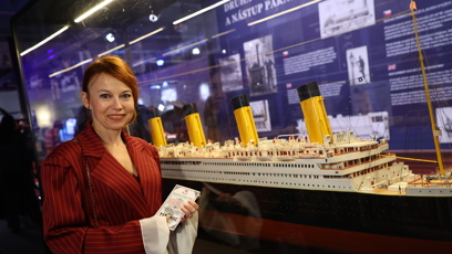 FOTO: Barbora Fišerová na výstavě Titanicu.