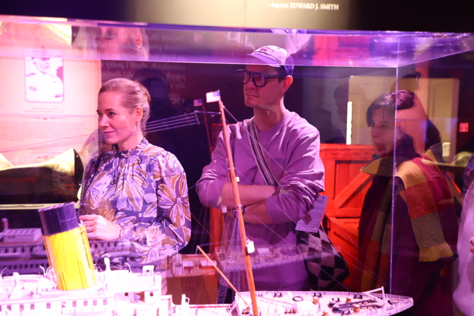 FOTO: Zuzana Kajnarová si prohlížela expozici Titanicu. – stránka 6