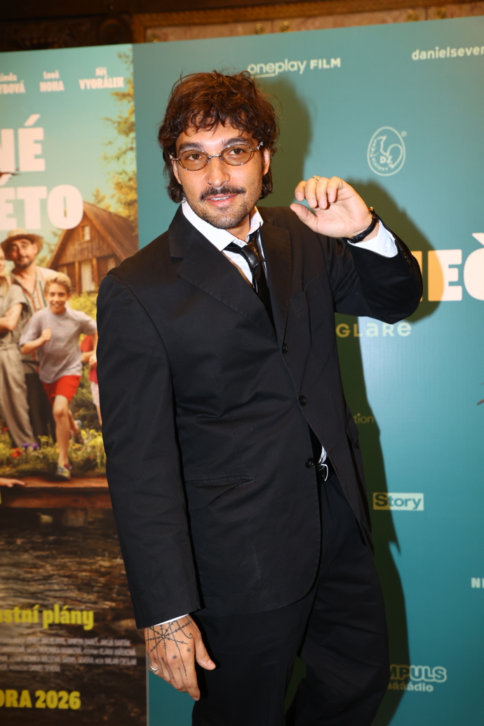FOTO: Jordan Haj na premiéře filmu Nečekané léto. – stránka 12