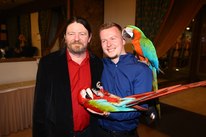 FOTO: Ve filmu Nečekané léto si zahráli i papoušci. – stránka 22