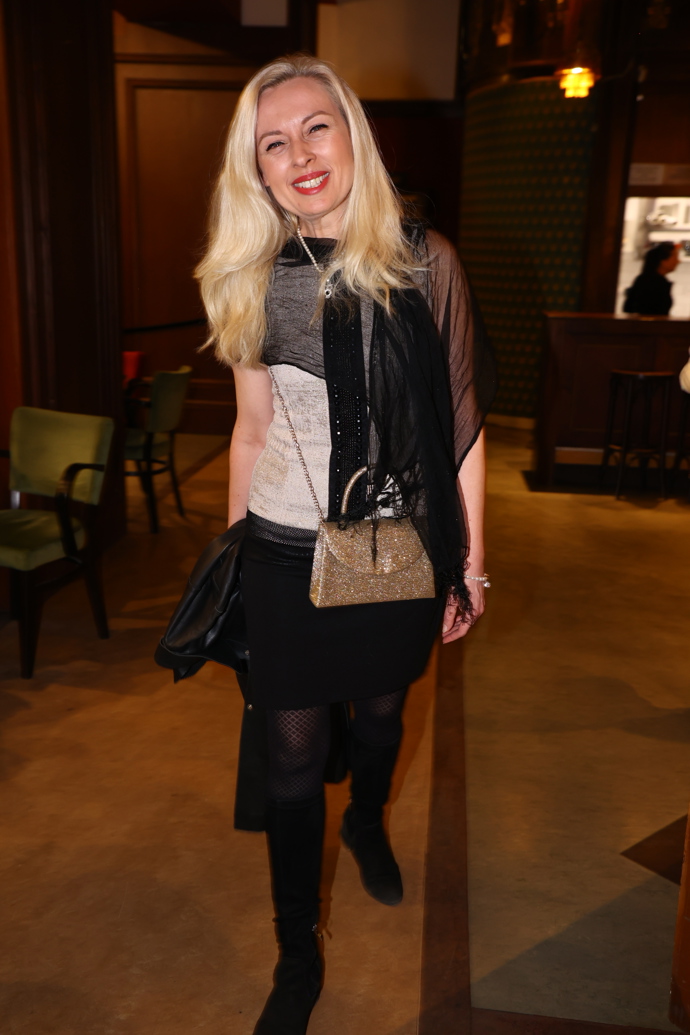 FOTO: Krásná blondýnka patří k Leošovi Nohovi. – stránka 20