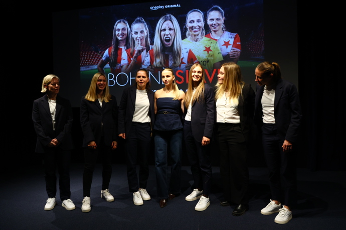 FOTO: Fotbalistky na představení seriálu Bohyně Slavie. – stránka 6