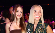 Dara Rolins si slavičí večer užívá po boku své dcerky Laury.