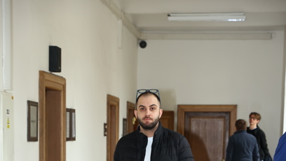 FOTO: MikeJePán dorazil k soudu.