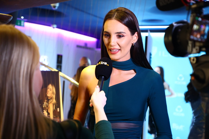 FOTO: Kristýna Schicková při rozhovoru pro eXtra.cz. – stránka 15