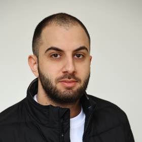 Mike Oganesjan je představitel skupiny Detektivní parta.