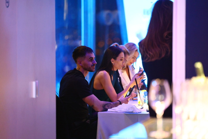 FOTO: Kristýna Schicková po boku svého partnera. – stránka 8