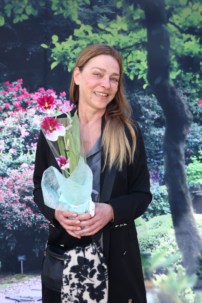 FOTO: Lucie Zedníčková s orchidejí.