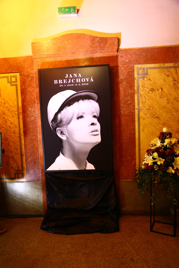 FOTO: Poslední rozloučení Jany Brejchové v Lucerně. – stránka 19