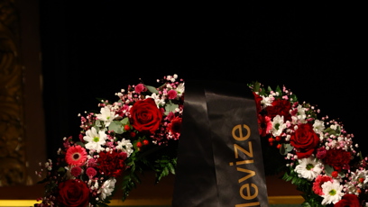 FOTO: Věnec od České televize.