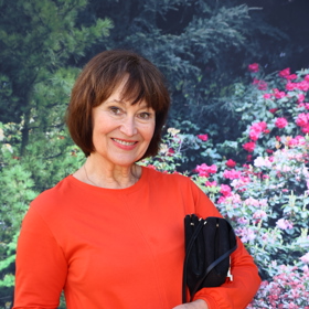 Petra potvrzuje slova stylistek o tom, že pestré barvy člověka v obličeji okamžitě omladí.