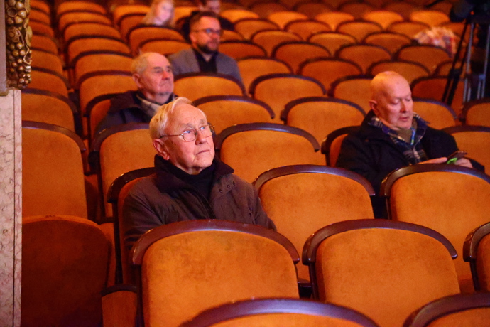 FOTO: Jaroslav Satoranský se přišel naposledy rozloučit s Janou Brejchovou. – stránka 21