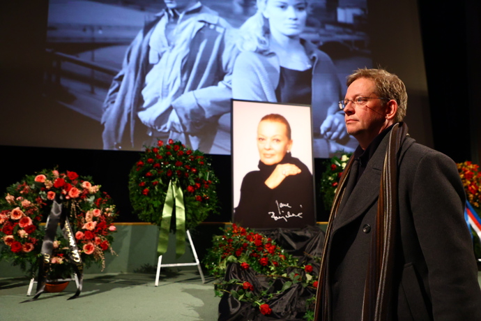 FOTO: Aleš Cibulka se přišel naposledy rozloučit s Janou Brejchovou. – stránka 1