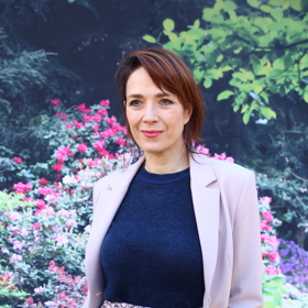 Ten sice pomalu míří do uměleckého světa, ale rodinnou hereckou tradici nakonec tak úplně nedrží.