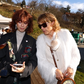 Pyšná maminka promluvila o tom, jak její potomek úspěšně kráčí v jejích stopách a pokračuje v rodinné herecké tradici.