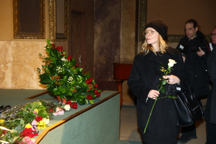 FOTO: Aňa Geislerová přinesla bílou růži. – stránka 4