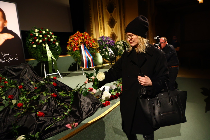 FOTO: Aňa Geislerová se přišla rozloučit s Janou Brejchovou. – stránka 5