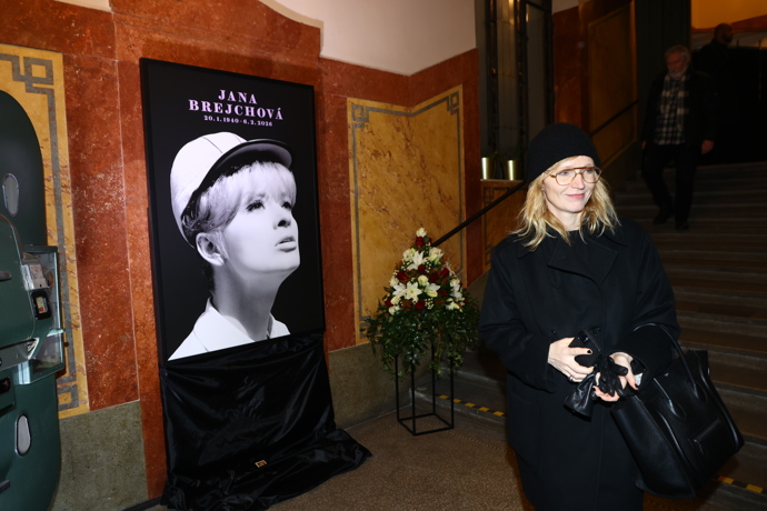 FOTO: Herečka Aňa Geislerová přišla dát sbohem herecké legendě, Janě Brejchové.