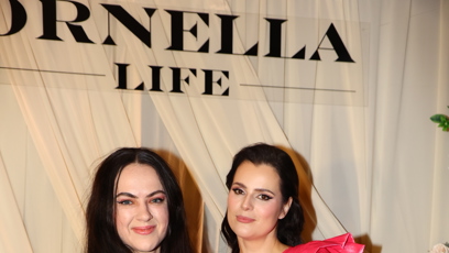 FOTO: Ornella Koktová se svou kamarádkou.