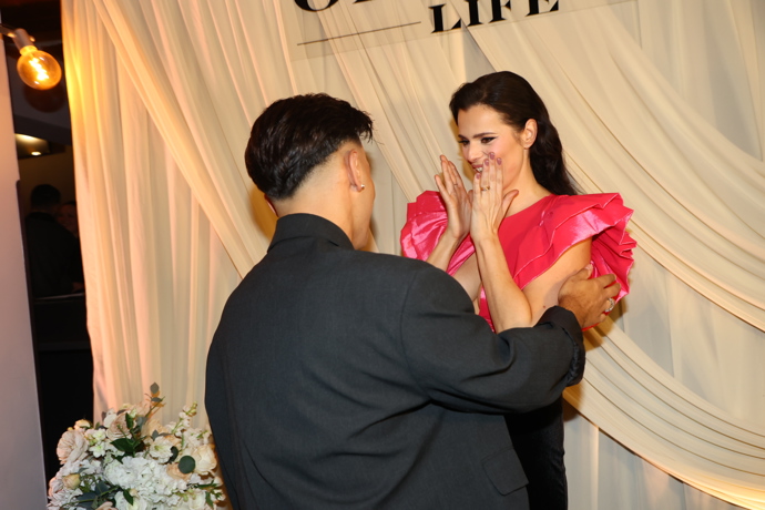 FOTO: Ornella Koktová měla z účasti Honzy Bendiga velkou radost. – stránka 54