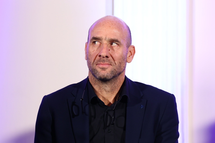 FOTO: Během rozhovoru se tvrdě ohradil proti kritikům a vyjádřil velký respekt k ženskému sportu. – stránka 6