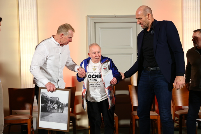 FOTO: Koller nedávno překvapil výrokem, že je fotbal po fyzické stránce mnohem náročnější než lední hokej. – stránka 3