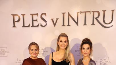 FOTO: Eva Decastelo, Sandra Parmová a Regina Řandová vyrazily na ples.